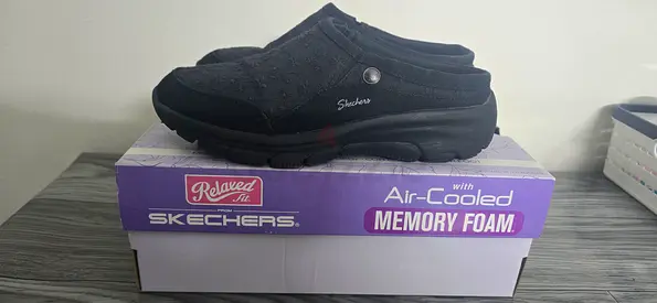 Skechers women slip on walking shoes in excellent condition used two three times