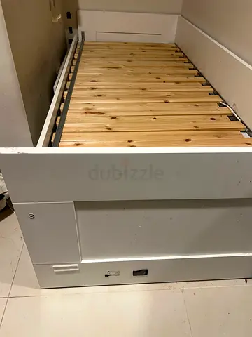 White single bed frame with wooden slats (good condition)