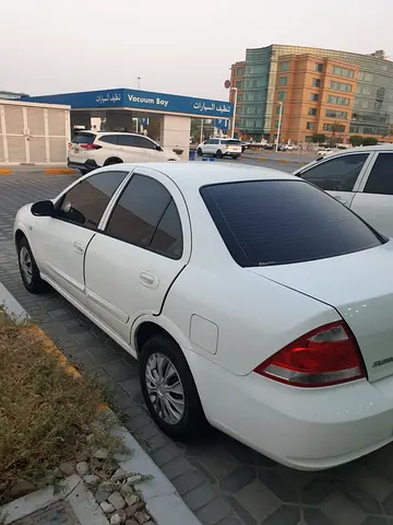 2009 Nissan SUNNY 照片 1