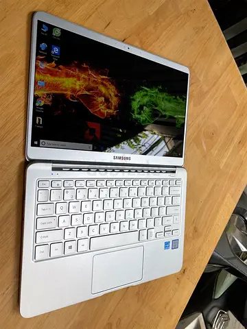 SAMSUNG CORE i7-vPRO ULTRASLIM SERIES 9 (words slimmest laptop) Powerful Machine