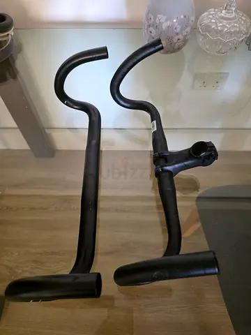 2 handlebars and stem