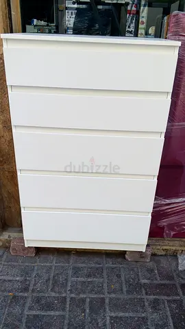 White 5-Drawer Dresser / Chest of Drawers - Good Condition