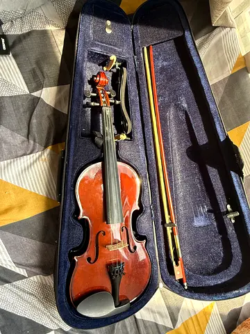 Used 4/4 Classical Violin with Case and Bow