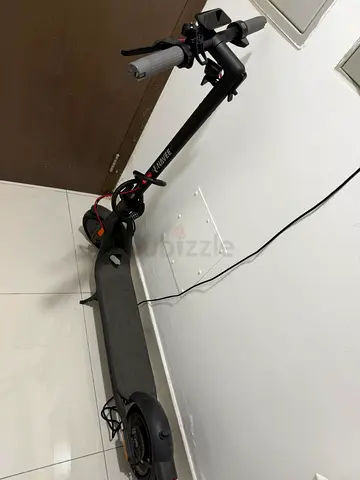 NAVEE V25i pro Electric Scooter for Sale – Excellent Condition