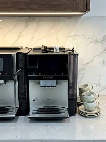 Siemens EQ700 Bean-to-Cup Coffee Centre – Fully Automatic Coffee Machine