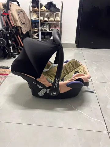Maxi-Cosi Infant Car Seat (rear-facing) - Good Condition