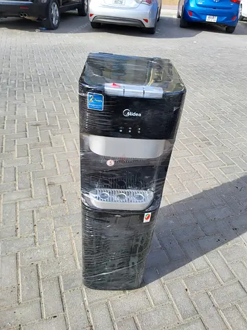 Bottom load water dispenser