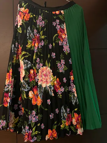Stradivarius Green and Black Floral Pleated Midi Skirt - Size S