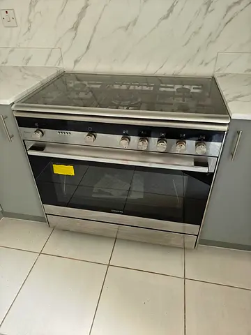 Siemens 90 cm top gass oven electric range new model slightly used iq700 model