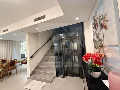 5 bed / ready to move / prime location/all masters