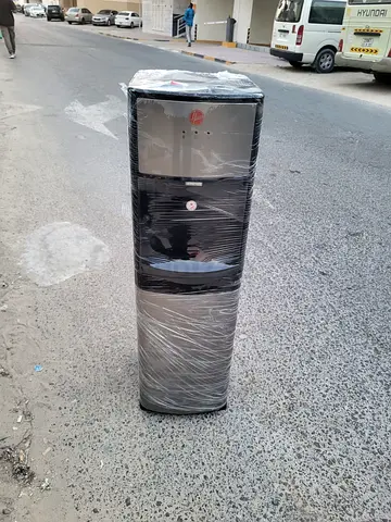 Bottom load water dispenser