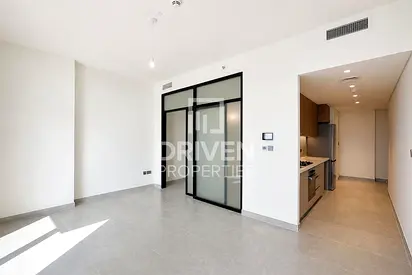 Vacant | Modern | Mid Floor Apt | Community View