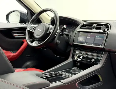 صورة مصغرة 11 لـ 2019 Jaguar F-PACE
