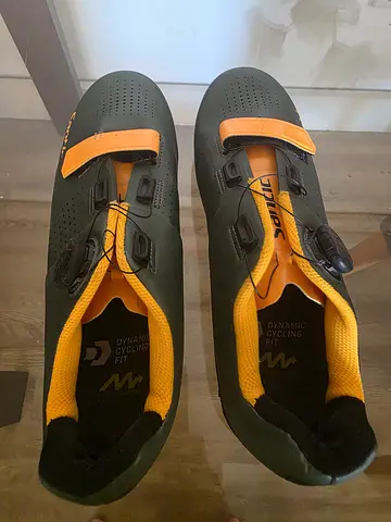 Santic cycling shoes