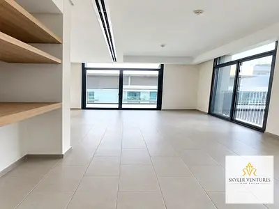 شقة جديدة تماماً بغرفتي نوم | غير مفروشة | شرفة كبيرة وإطلالة على المدينة
