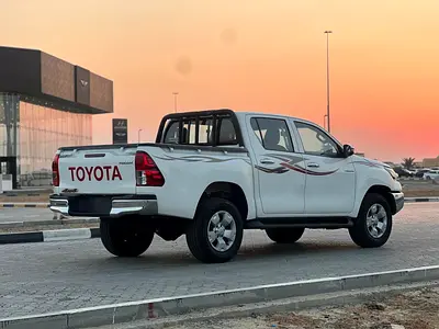 2025 Toyota HILUX — фото 4
