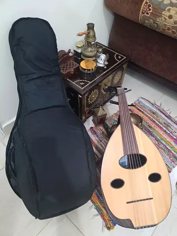 عود احترافي، صناعة بيت العود العربي، أبوظبي 2018. يمكن معاينة العود بشكل شخصي عند الطلب في أبوظبي.