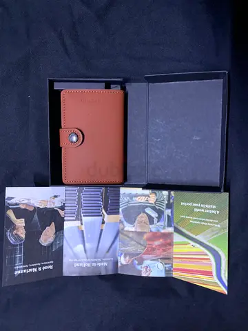 Brown leather card wallet with snap closure in gift box