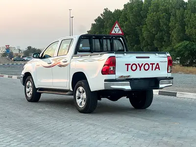 2025 Toyota HILUX — фото 5