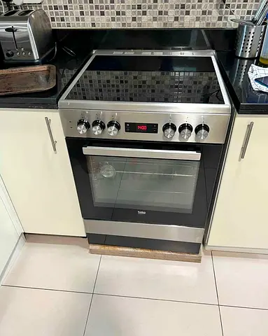 Beko Electric Ceramic Cooker with Oven - Excellent Condition