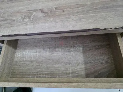 Light wood finish drawer unit