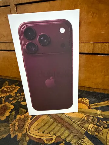 iPhone 18 Pro burgundy 1TB