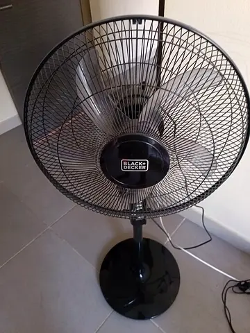 Black+Decker pedestal fan - good working condition