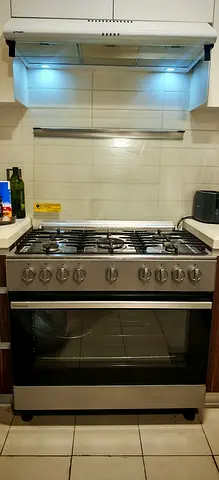 Hisense Stainless Steel 5-Burner Gas Range with Oven - Very Good Working Condition
