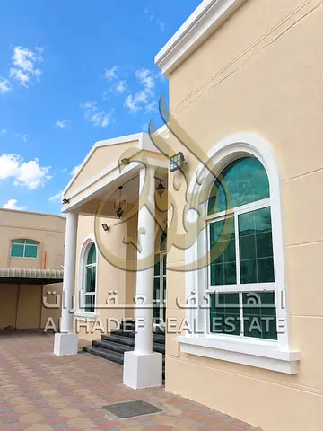🔥 فيلا 4 غرف + صالتين + مجلس + غرفة طعام + أرض 10,500 قدم² — مقابل مول الرحمانية مباشرة!