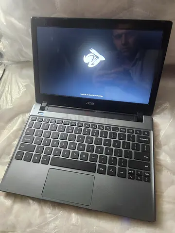 Acer c710 Mini Laptop Windows 10
