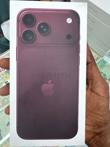 IPhone 18 pro max 256 burgundy color
