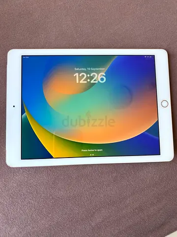 Gold Apple iPad Gen5 - very good condition