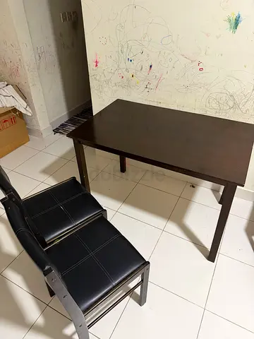 Table with2 chair for sale
