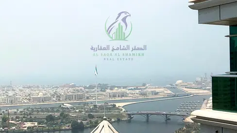 ثلاث غرف وصالة في المجاز 1 على شارع الملك فيصل بإطلالة بحرية وبلكونتين وغرف ماستر وغرفة خادمة وجيم ومسبح وباركينج مجاني