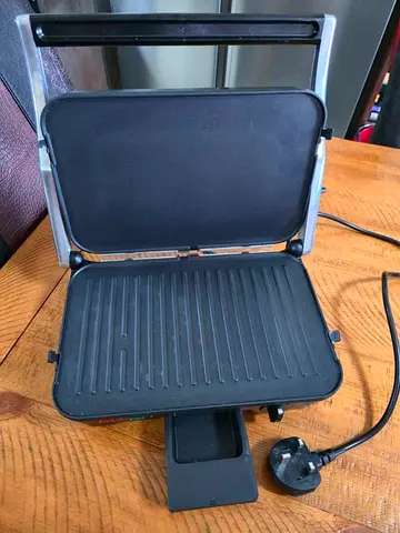 Sandwich toaster/griller.