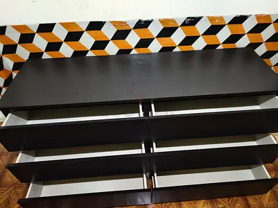 Dark wood 6-drawer dresser / chest in good condition