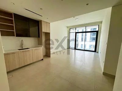 Courtyard And Partial Park View I Brand New