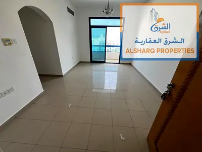 شقة غرفة وصالة واسعة بغرفة ماستر و2 حمام وبلكونة وتكييف مركزي على كورنيش عجمان