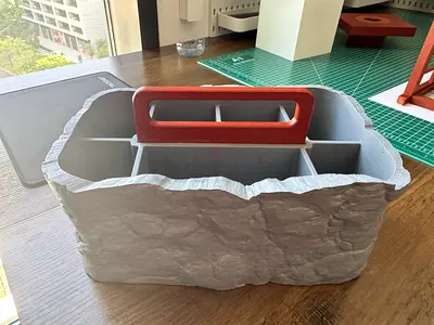 Stone-look organizer with handle