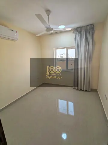 🏠✨ شقة غرفتين وصالة للإيجار السنوي في أم القيوين – الهبوب 2 | 32,000 درهم | جاهزة للاستلام