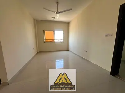 اكبر مساحه غرفه وصاله / بالقرب م السفير مول / اطلاله مفتوحه / مساحه ضخمه / تكيف اسبليت / صيانه فري /
