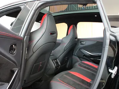 2022 Aston Martin DBX 照片 10