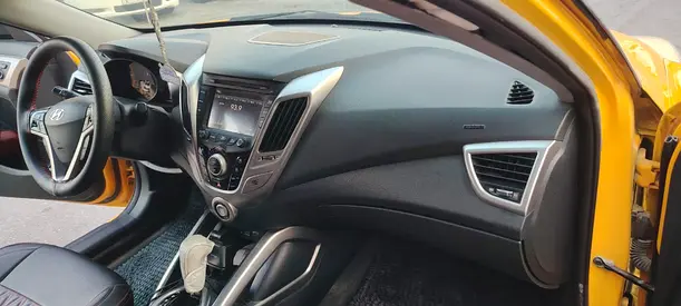 صورة 9 لـ 2015 Hyundai VELOSTER