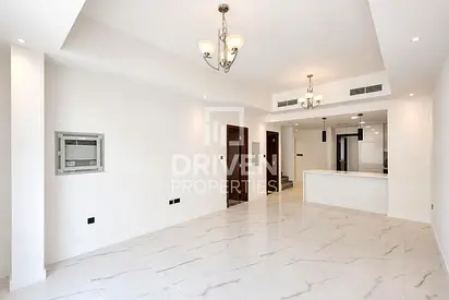 Vacant and Spacious Unit | Community View