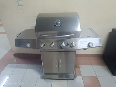 BBQ – 4-Burner Gas Barbecue Grill with Side Burner. Staineless steel.