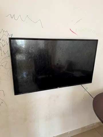 40-43 inch LG LED TV - Used, Wall-mounted, Good Display