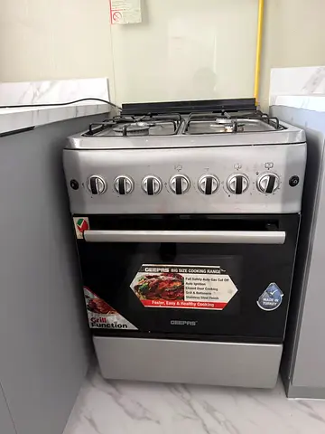 Geepas 4-Burner Gas Cooker with Oven - Good Working Condition