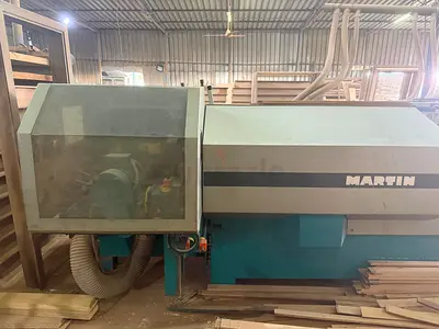 Seven head moulder