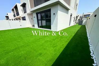 Corner unit | Landscaped | Near the park
