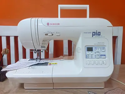Selling Singer sewing machine